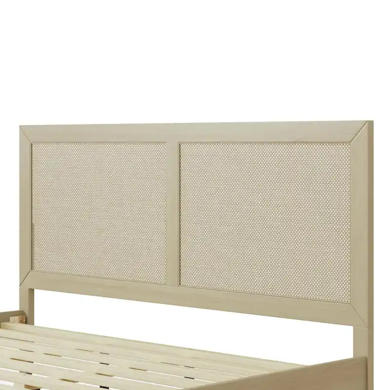 Letto a piattaforma matrimoniale in legno massello con testiera in rattan intrecciato, capacità 360 kg
