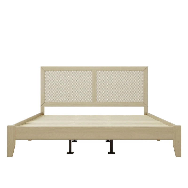 Letto a piattaforma matrimoniale in legno massello con testiera in rattan intrecciato, capacità 360 kg
