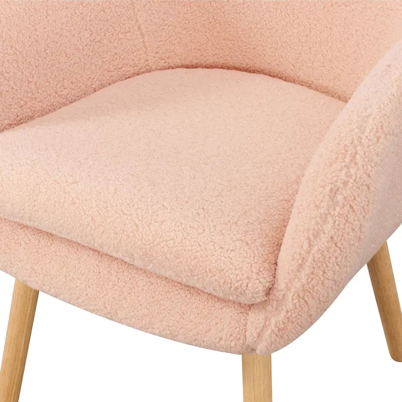 Poltrona accent Sherpa Wingback con gambe in legno massello e cuscino sfoderabile