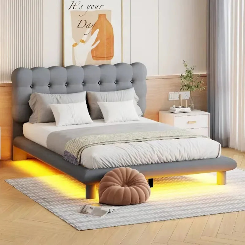 Letto a piattaforma Queen Size in velluto con struttura a LED RGB e testiera trapuntata a bottoni