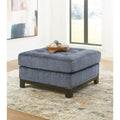 Pouf oversize trapuntato con rivestimento in poliestere e base con finitura in legno
