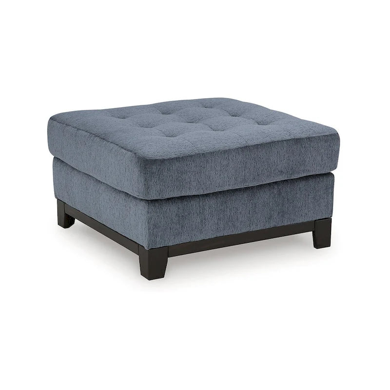 Pouf oversize trapuntato con rivestimento in poliestere e base con finitura in legno