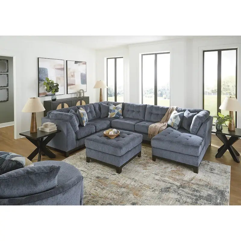 Pouf oversize trapuntato con rivestimento in poliestere e base con finitura in legno