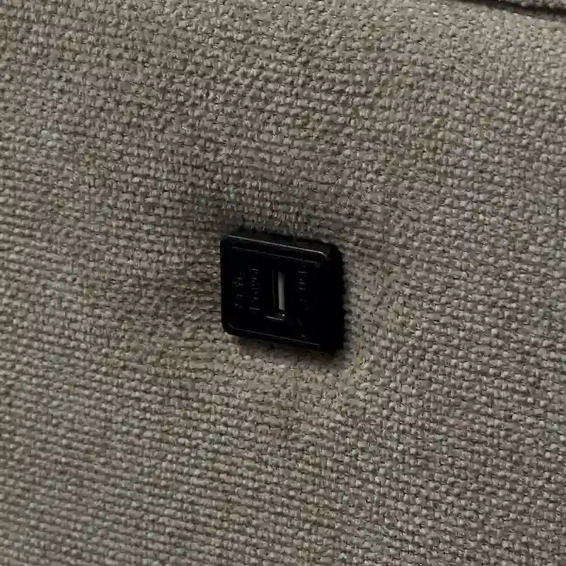 Divanetto a 2 posti con porta di ricarica USB e tessuto impermeabile